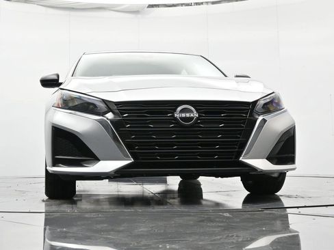 Used 2024 Nissan Altima 2.5 SV image 38