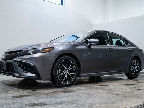 Certified 2023 Toyota Camry SE image 3