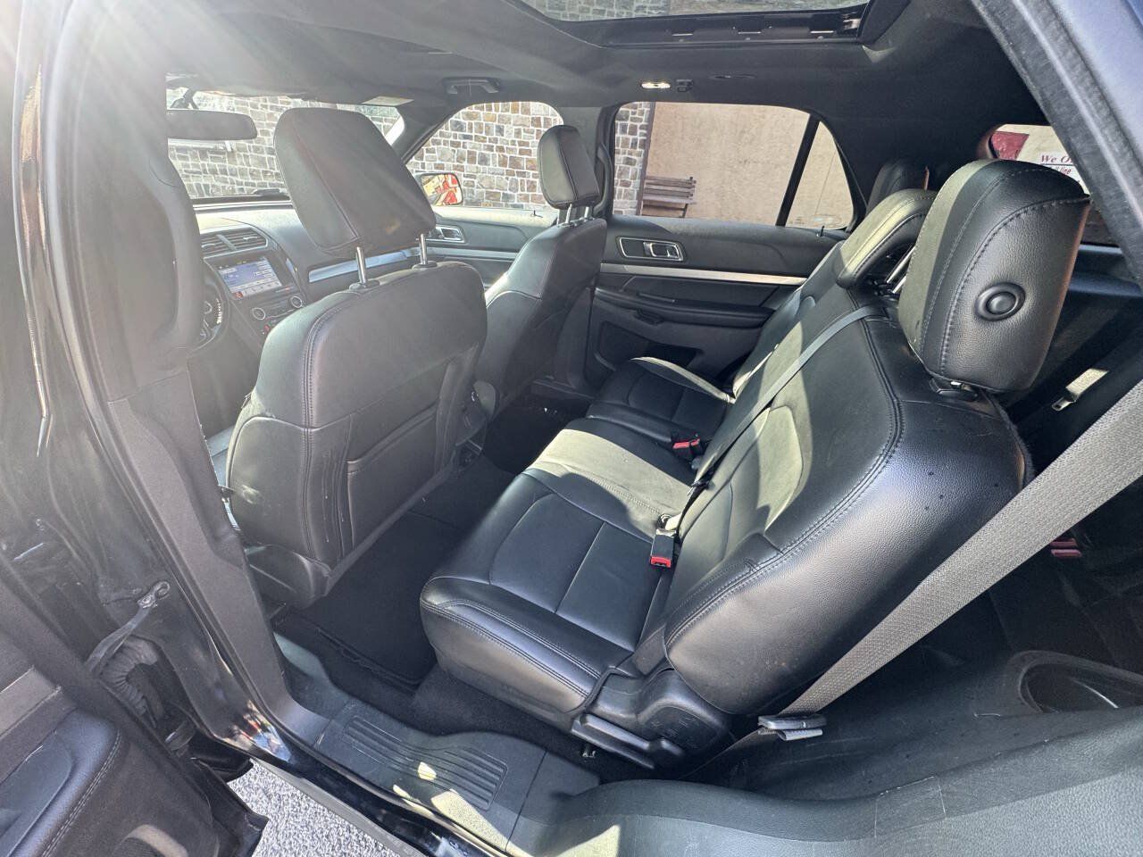 Used 2018 Ford Explorer XLT w/ Equipment Group 202A AWD/4WD image 14