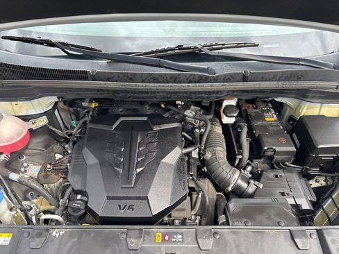 Used 2023 Kia Carnival LX FWD image 11