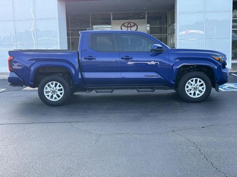 Used 2025 Toyota Tacoma SR5 image 2