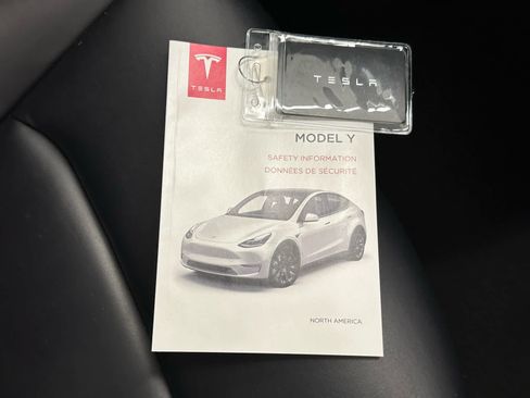 Used 2021 Tesla Model Y Long Range AWD/4WD image 38