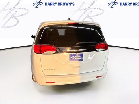 Used 2024 Chrysler Voyager LX FWD image 9