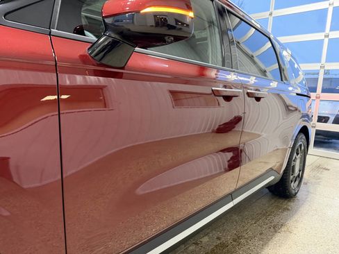 Used 2025 Kia Carnival SX image 3