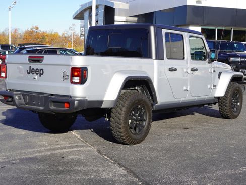 Used 2022 Jeep Gladiator Willys image 14