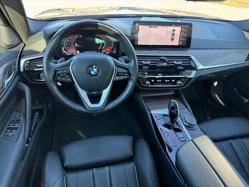 Used 2021 BMW 530i xDrive w/ Premium Package image 11