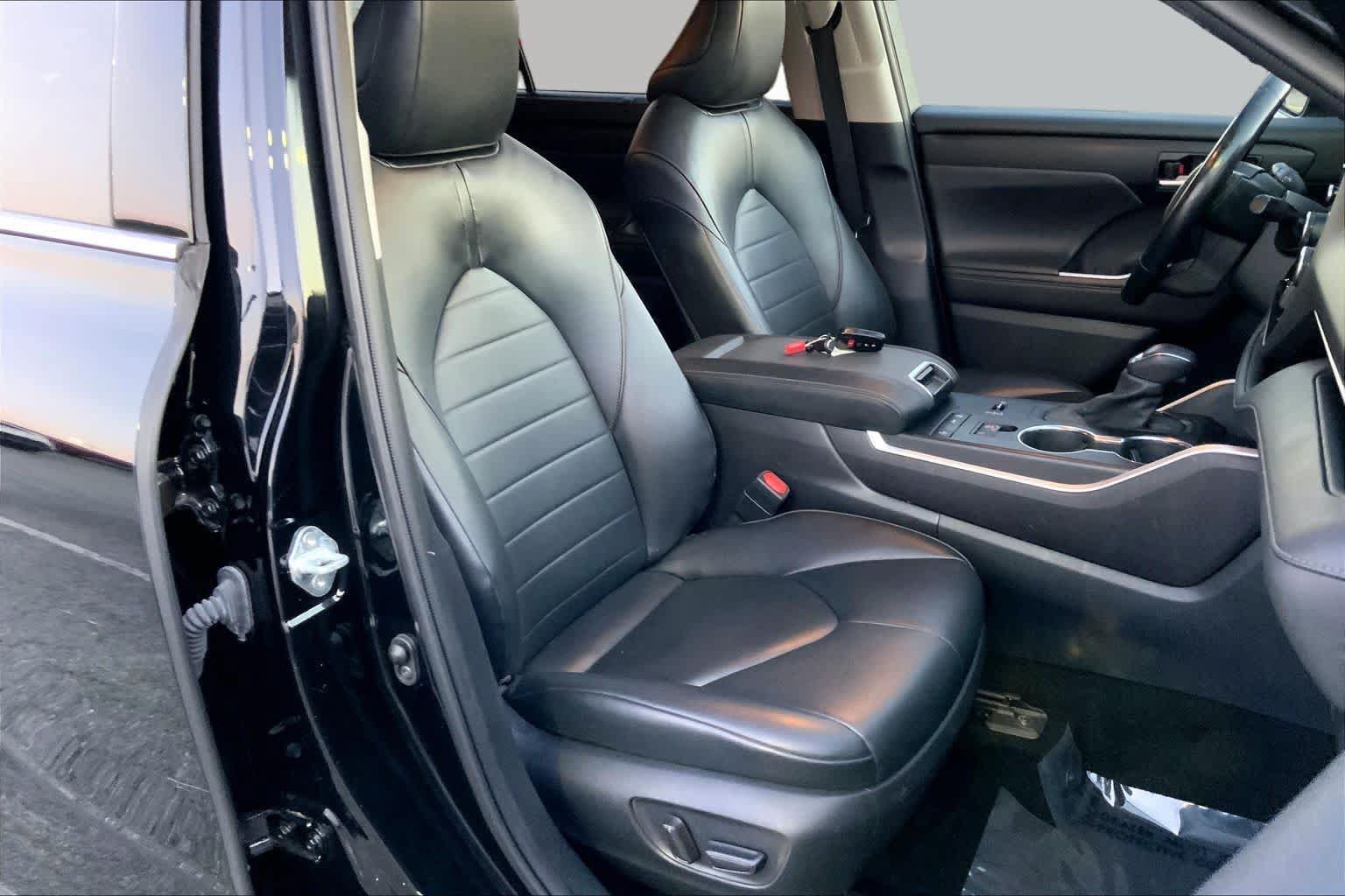 Used 2022 Toyota Highlander XLE FWD image 8