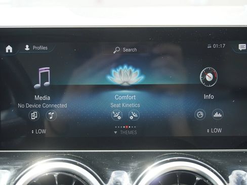 Used 2021 Mercedes-Benz GLA 250 4MATIC w/ Premium Package image 20