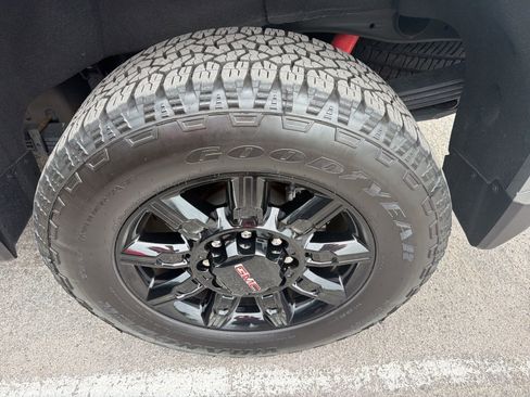 Used 2025 GMC Sierra 2500 AT4 w/ Technology Package AWD/4WD image 12