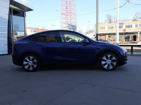 Used 2020 Tesla Model Y Long Range image 9