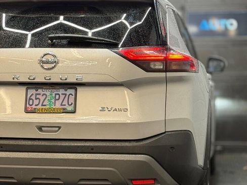 Used 2021 Nissan Rogue SV image 12