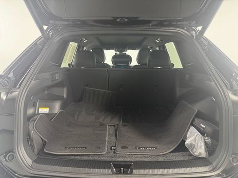 Used 2025 Volkswagen Tiguan SE R-Line AWD/4WD image 17