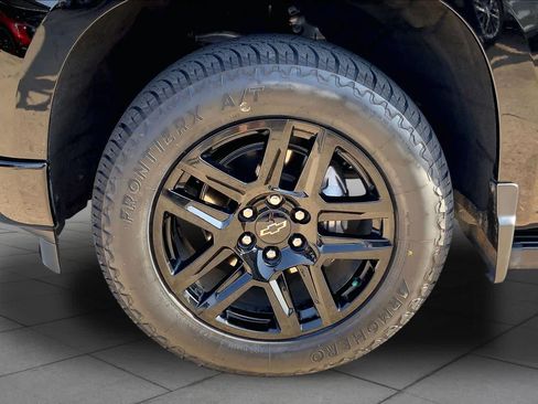 Certified 2024 Chevrolet Silverado 1500 High Country w/ Midnight Edition AWD/4WD image 11