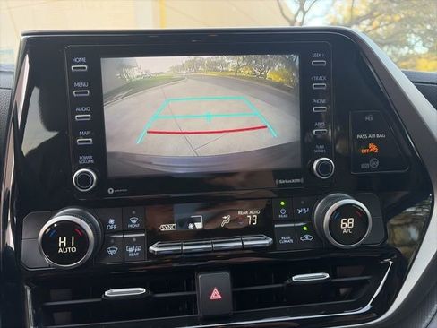 Used 2022 Toyota Highlander L image 13