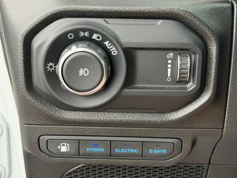 Used 2024 Jeep Wrangler Unlimited w/ Convenience Group AWD/4WD image 28