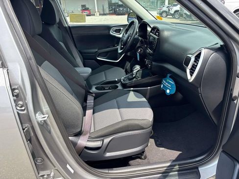 Used 2024 Kia Soul FWD image 17