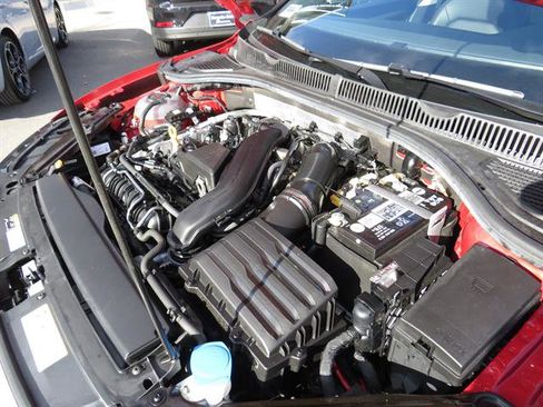 Used 2023 Volkswagen Jetta SE w/ Panoramic Sunroof Package image 7