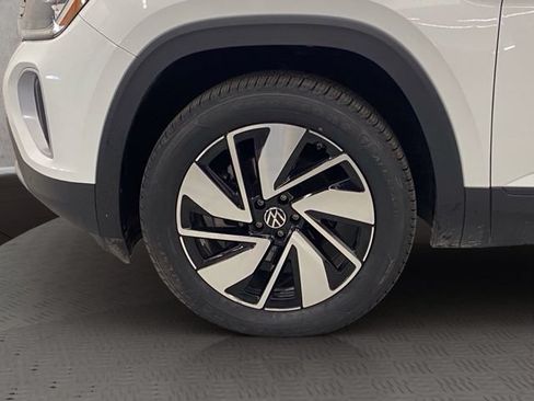 Used 2024 Volkswagen Atlas SE AWD/4WD image 16