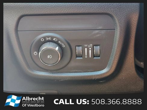 Used 2023 Jeep Grand Cherokee L Summit w/ Luxury Tech Group V AWD/4WD image 27