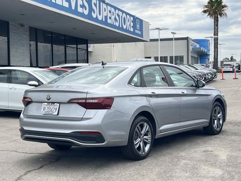 Certified 2024 Volkswagen Jetta SE FWD image 24