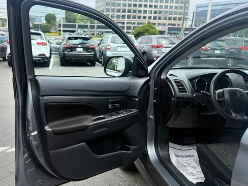 Used 2023 Mitsubishi Outlander Sport ES AWD/4WD image 9