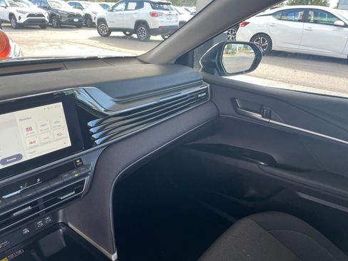 Used 2025 Toyota Camry LE image 34