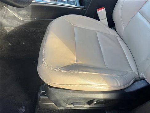 Used 2021 Ford Explorer XLT w/ Equipment Group 202A image 10