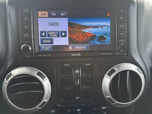 Used 2014 Jeep Wrangler Unlimited Rubicon w/ Connectivity Group AWD/4WD image 35