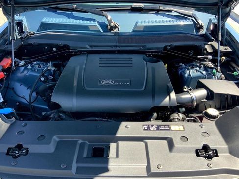 New 2025 Land Rover Defender 110 S image 9