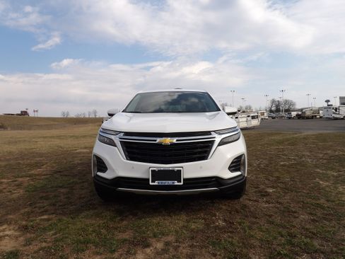 Used 2024 Chevrolet Equinox LT image 3