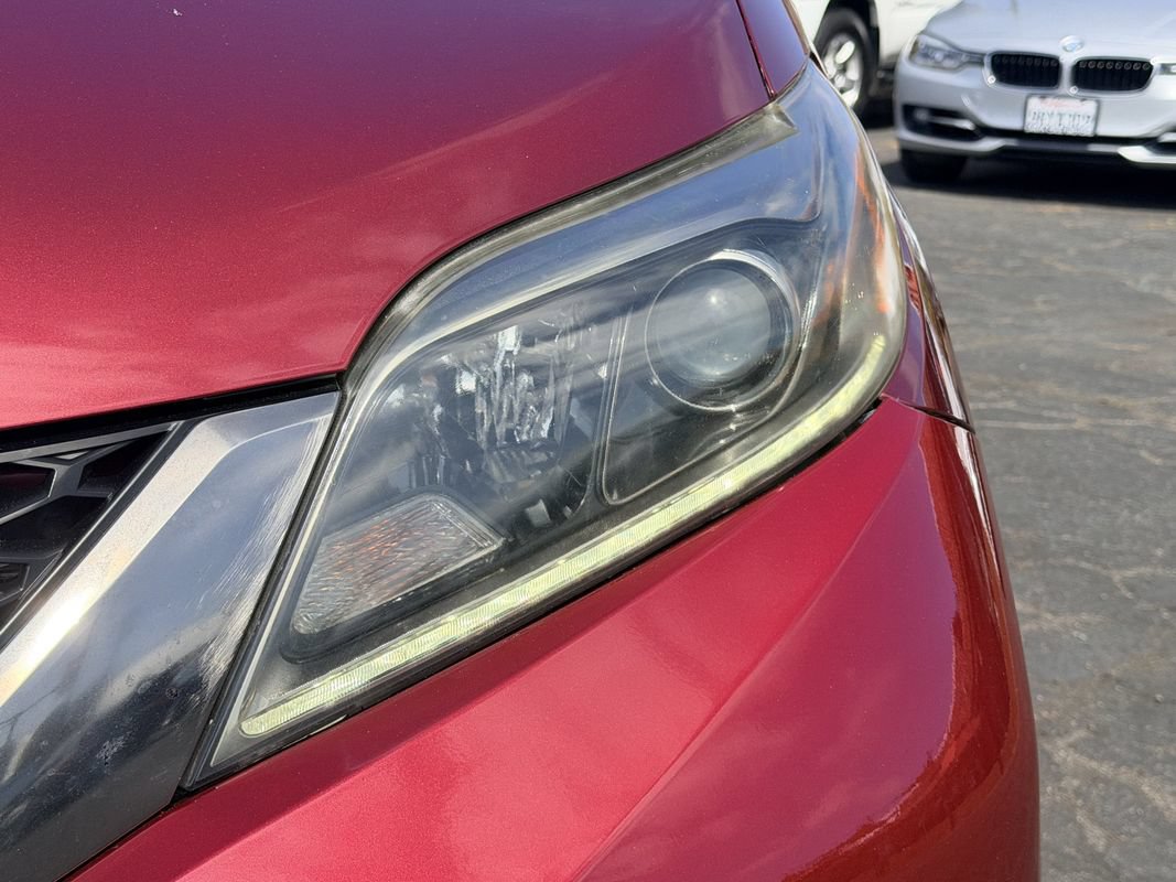 Used 2017 Toyota Sienna SE w/ SE Preferred Package FWD image 9