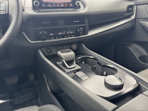 Used 2025 Nissan Rogue SV image 43