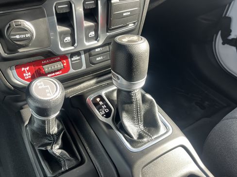 Used 2024 Jeep Wrangler Sport AWD/4WD image 28