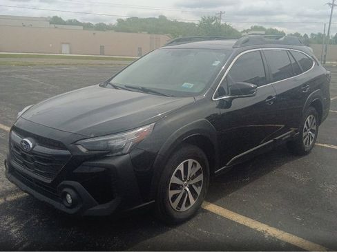 Used 2023 Subaru Outback Premium AWD/4WD image 1