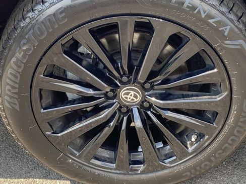 Used 2023 Toyota Highlander XSE AWD/4WD image 30