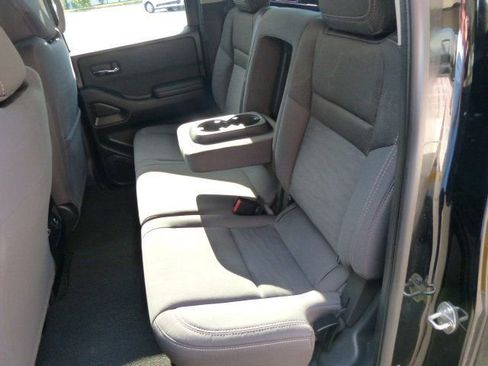 Used 2024 Nissan Frontier SV w/ SV Convenience Package image 24