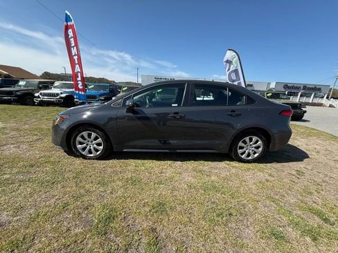 Used 2025 Toyota Corolla LE FWD image 4