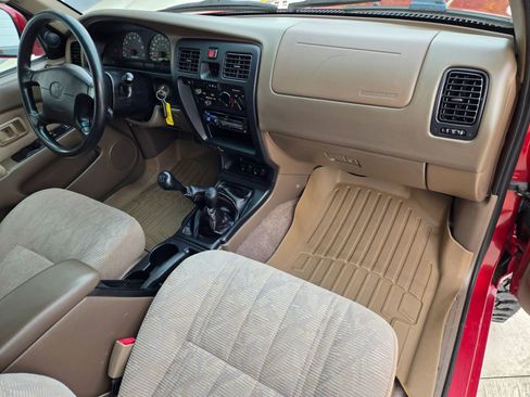 Used 2000 Toyota 4Runner SR5 image 2