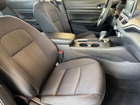 Used 2025 Nissan Altima 2.5 SV FWD image 35