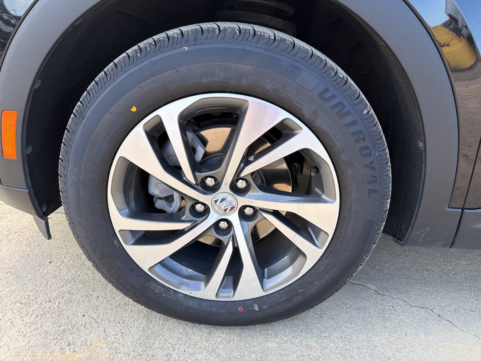 Used 2023 Buick Envision Essence AWD/4WD image 7