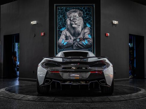 Used 2018 McLaren 570S Spider image 18