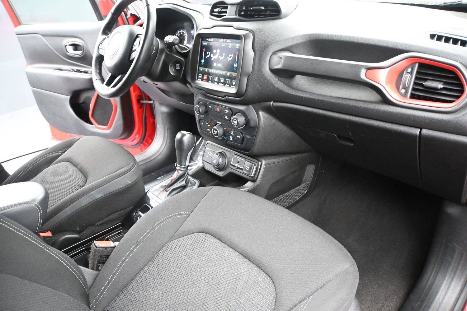 Used 2022 Jeep Renegade Latitude w/ Convenience Group AWD/4WD image 17