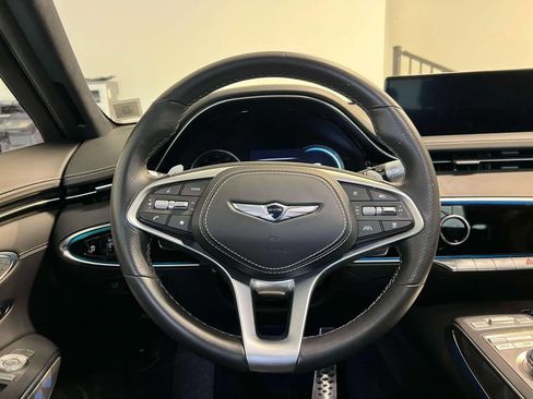 Used 2025 Genesis GV70 3.5T Sport w/ Sport Advanced Package AWD/4WD image 13