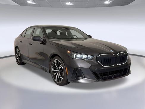 Used 2026 BMW 530i w/ M Sport Package RWD image 7