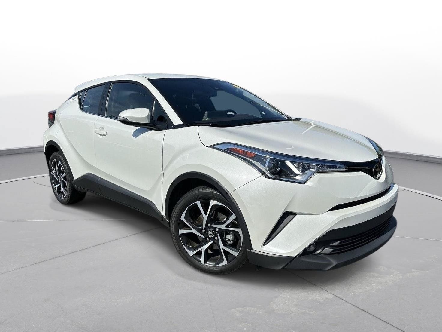 Used 2019 Toyota C-HR Limited FWD image 4