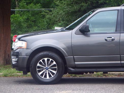 Used 2016 Ford Expedition XLT w/ Equipment Group 202A AWD/4WD image 24