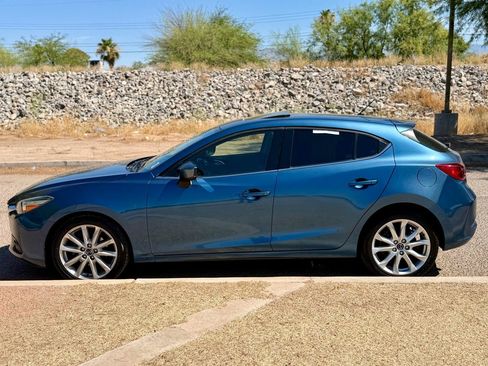 Used 2017 MAZDA MAZDA3 Touring FWD image 2