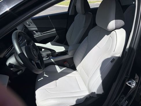 Used 2022 Hyundai Elantra Limited FWD image 13