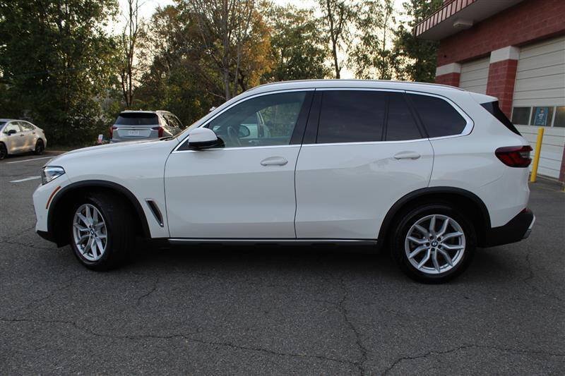Used 2023 BMW X5 xDrive40i w/ Premium Package AWD/4WD image 2
