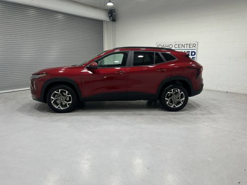 Used 2025 Chevrolet Trax LT w/ Driver Confidence Package FWD image 5